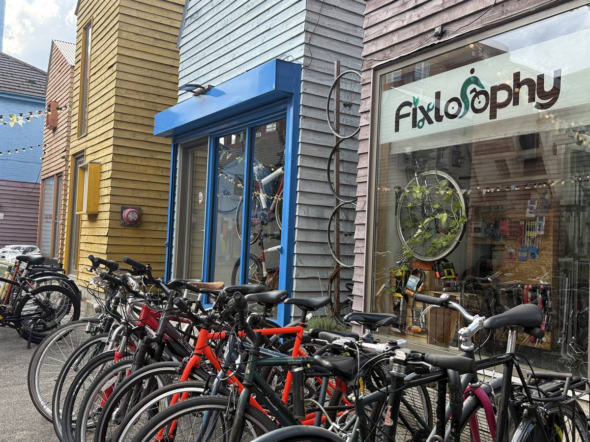 Customer bikes lined up outside the Fixlosophy window